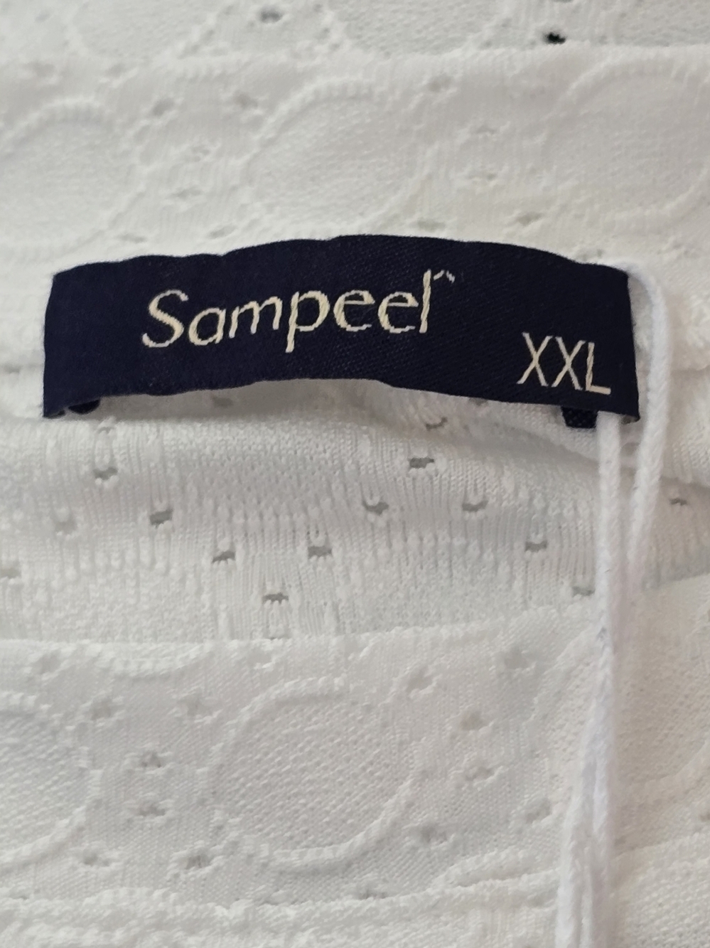 Women's Sleeveless Crewneck Eyelet Tank Top in White. XXL - Picture 8 of 9